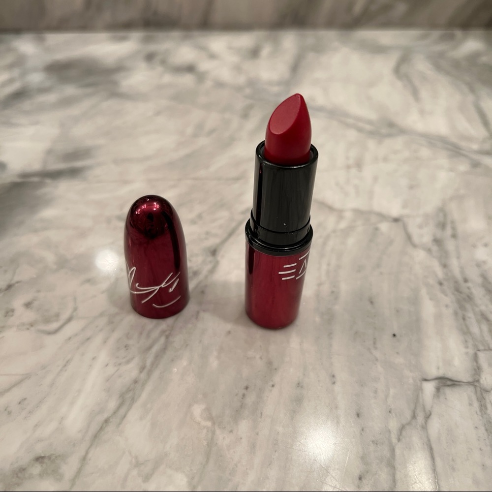MAC x Aaliyah Makeup Bundle, 6 pieces